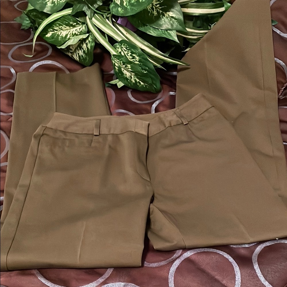 🤍 BERNARD SPORTS ⚽️ Ladies Size:8 chinos Pants has tapered pockets Front zip EUC